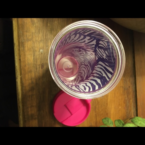 Lilly Pulitzer to go mug/container - Picture 6 of 7
